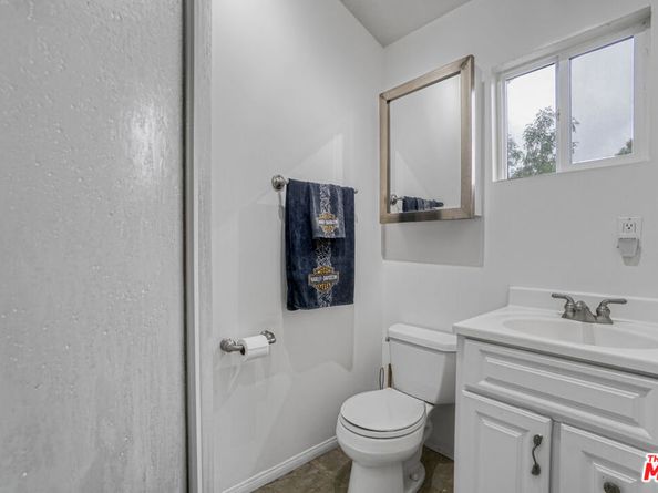 22460 Venido Road, Woodland Hills CA 91364