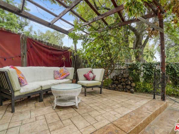 22460 Venido Road, Woodland Hills CA 91364