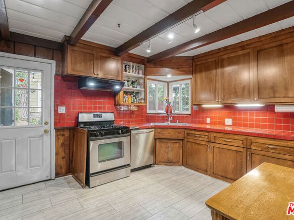 22460 Venido Road, Woodland Hills CA 91364