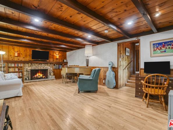 22460 Venido Road, Woodland Hills CA 91364