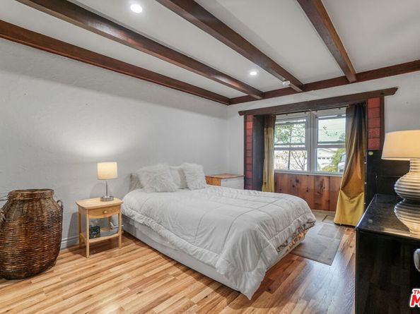 22460 Venido Road, Woodland Hills CA 91364