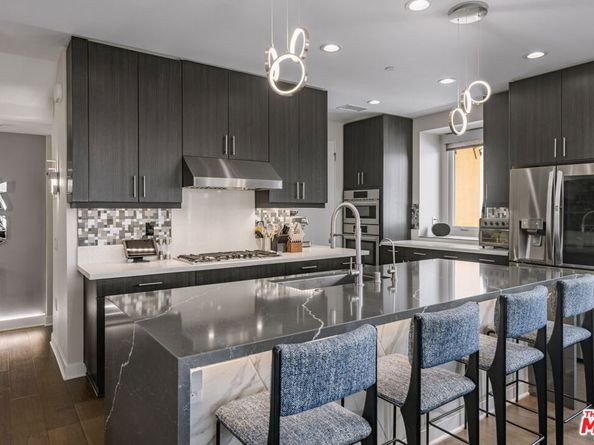 6913 N Tierno Lane, Los Angeles CA 90038