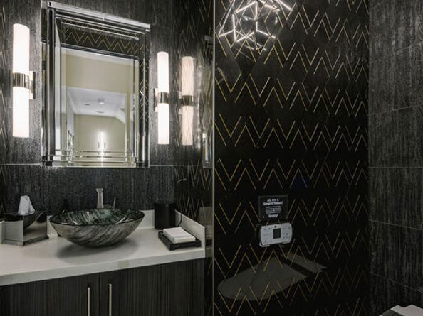 6913 N Tierno Lane, Los Angeles CA 90038