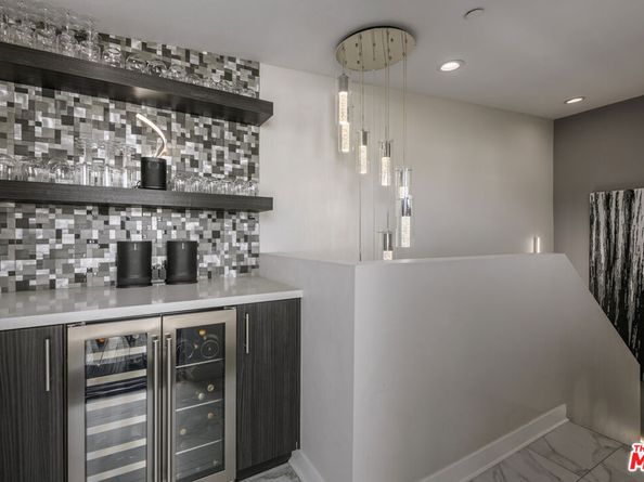 6913 N Tierno Lane, Los Angeles CA 90038