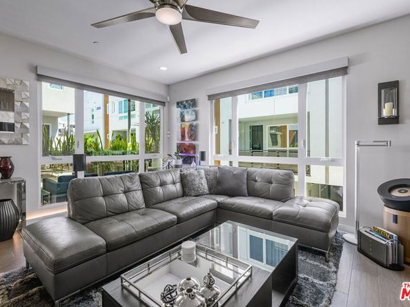 6913 N Tierno Lane, Los Angeles CA 90038