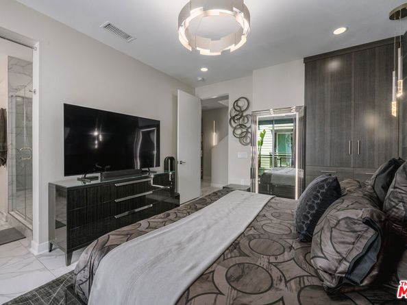 6913 N Tierno Lane, Los Angeles CA 90038