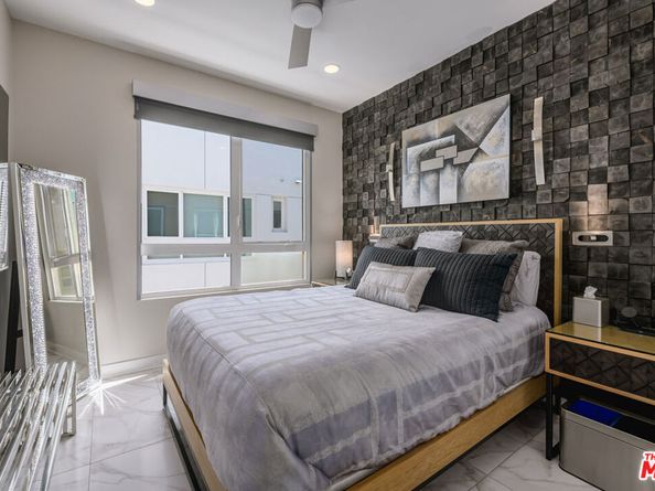 6913 N Tierno Lane, Los Angeles CA 90038