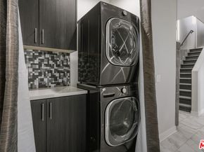 6913 N Tierno Lane, Los Angeles CA 90038