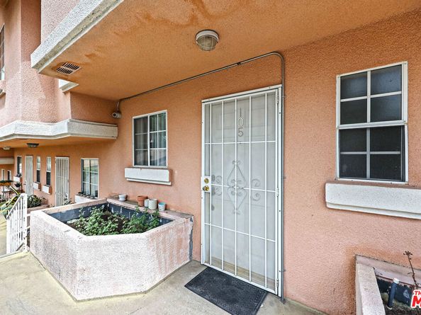 10128 Hillhaven Avenue 105, Tujunga CA 91042