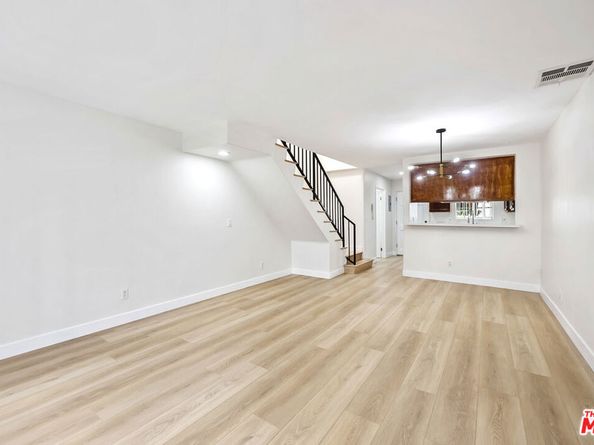 10128 Hillhaven Avenue 105, Tujunga CA 91042