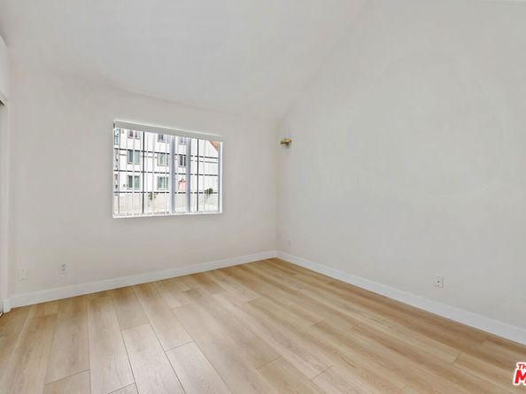 10128 Hillhaven Avenue 105, Tujunga CA 91042