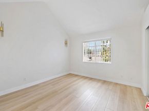 10128 Hillhaven Avenue 105, Tujunga CA 91042