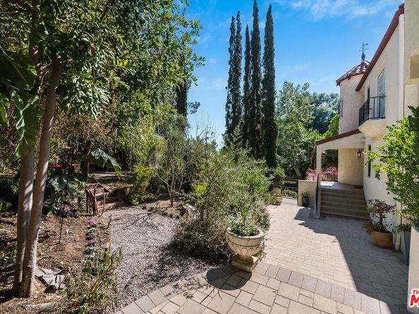 1258 E Elmwood Avenue, Burbank CA 91501