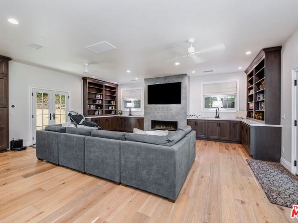 1258 E Elmwood Avenue, Burbank CA 91501