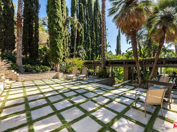 1258 E Elmwood Avenue, Burbank CA 91501