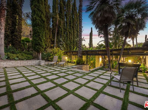 1258 E Elmwood Avenue, Burbank CA 91501