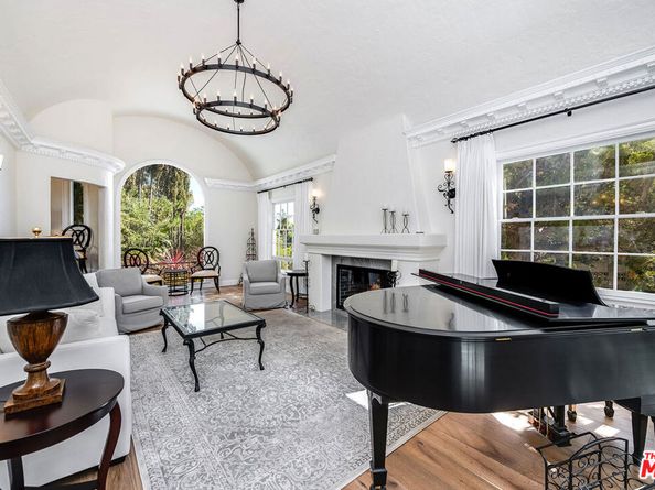 1258 E Elmwood Avenue, Burbank CA 91501