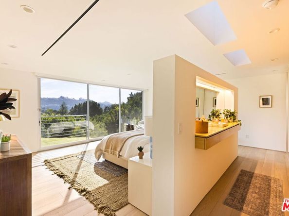 2615 La Cuesta Drive, Los Angeles CA 90046