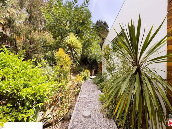 2615 La Cuesta Drive, Los Angeles CA 90046