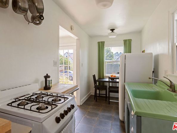 4015 Shelburn Court, Los Angeles CA 90065