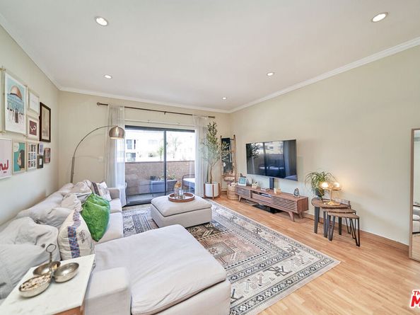 424 S Westmoreland Avenue 204, Los Angeles CA 90020