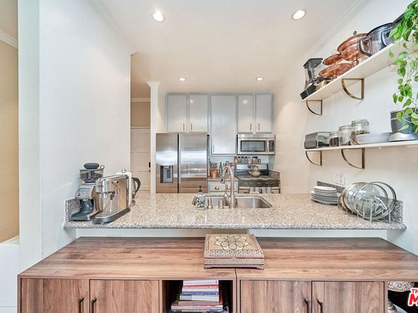 424 S Westmoreland Avenue 204, Los Angeles CA 90020