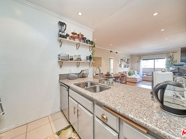 424 S Westmoreland Avenue 204, Los Angeles CA 90020