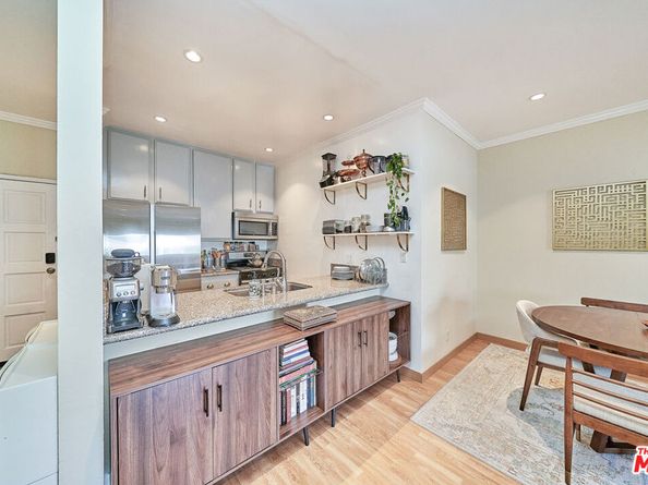 424 S Westmoreland Avenue 204, Los Angeles CA 90020