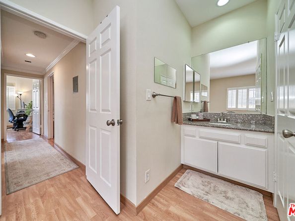 424 S Westmoreland Avenue 204, Los Angeles CA 90020