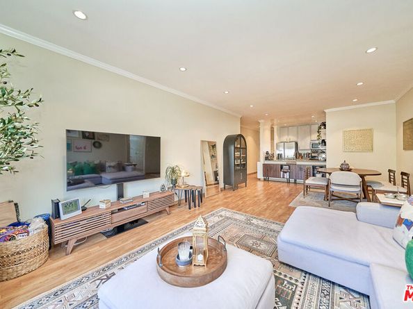 424 S Westmoreland Avenue 204, Los Angeles CA 90020