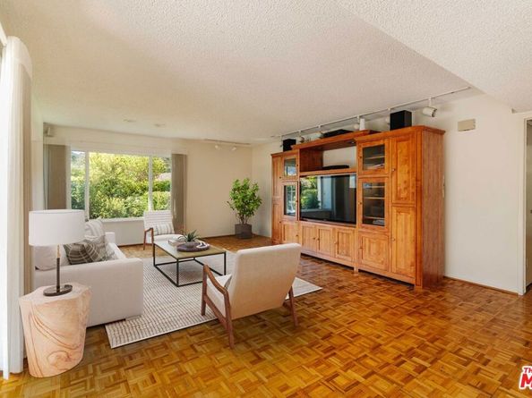 17053 Palisades Circle, Pacific Palisades CA 90272