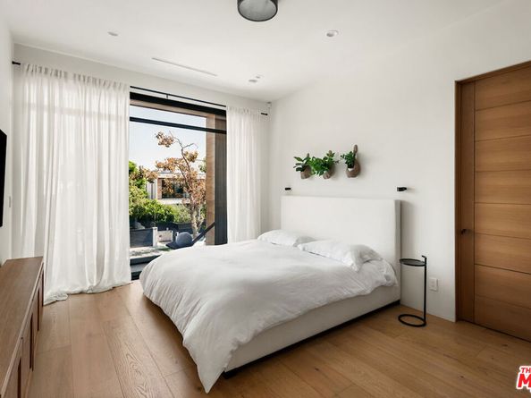 839 N Genesee Avenue, Los Angeles CA 90046
