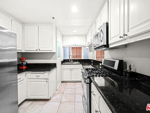 1401 S Bentley Avenue 202, Los Angeles CA 90025