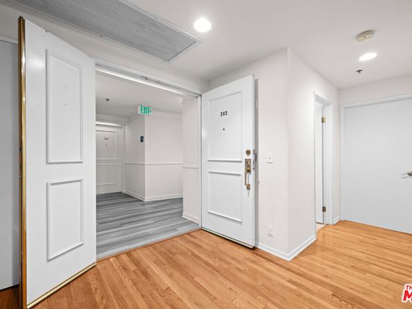 1401 S Bentley Avenue 202, Los Angeles CA 90025