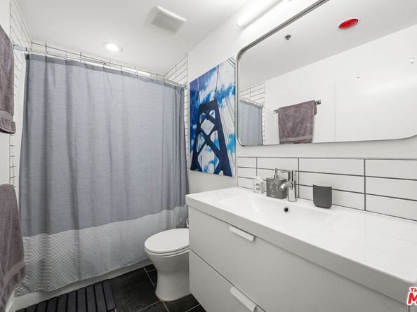 1401 S Bentley Avenue 202, Los Angeles CA 90025