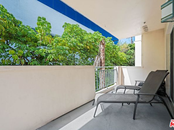 1401 S Bentley Avenue 202, Los Angeles CA 90025