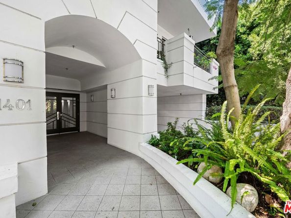 1401 S Bentley Avenue 202, Los Angeles CA 90025