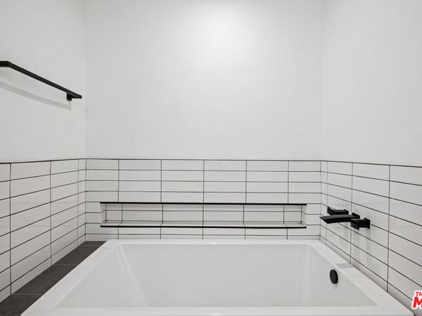 1401 S Bentley Avenue 202, Los Angeles CA 90025