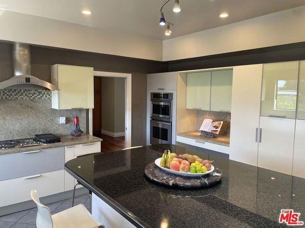 5625 Cambridge Way 301, Culver City CA 90230