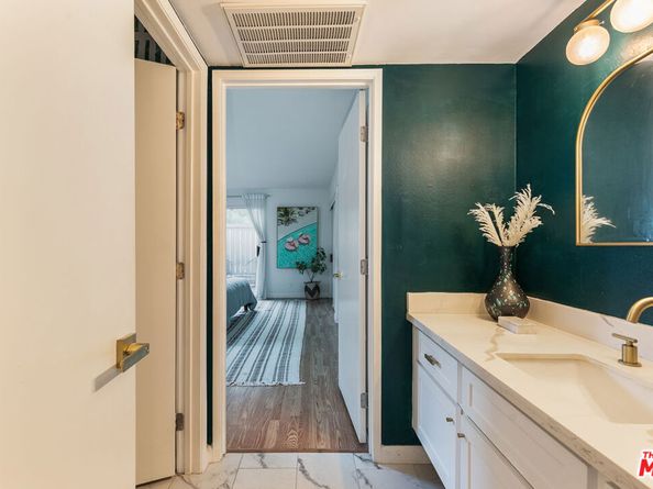 532 N Rossmore Avenue 406, Los Angeles CA 90004