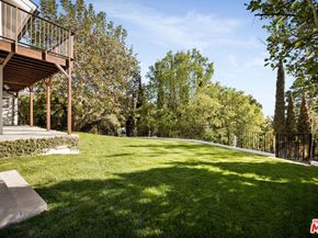 2745 La Cuesta Drive, Los Angeles CA 90046