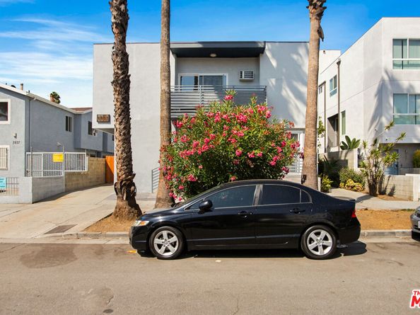5933 Barton Avenue, Los Angeles CA 90038