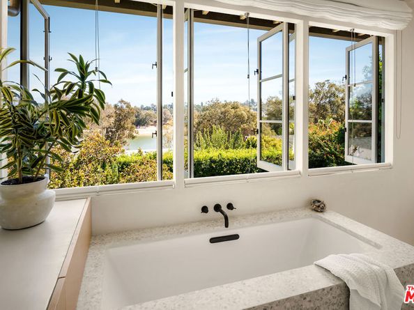 2252 Kenilworth Avenue, Los Angeles CA 90039