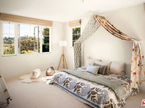 2252 Kenilworth Avenue, Los Angeles CA 90039