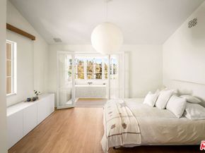 2252 Kenilworth Avenue, Los Angeles CA 90039
