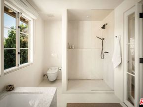 2252 Kenilworth Avenue, Los Angeles CA 90039