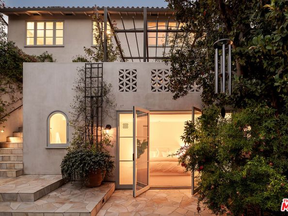 2252 Kenilworth Avenue, Los Angeles CA 90039