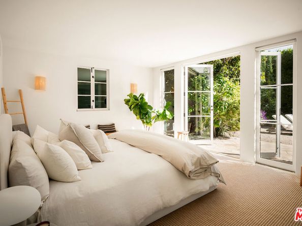 2252 Kenilworth Avenue, Los Angeles CA 90039