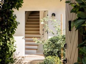 2252 Kenilworth Avenue, Los Angeles CA 90039