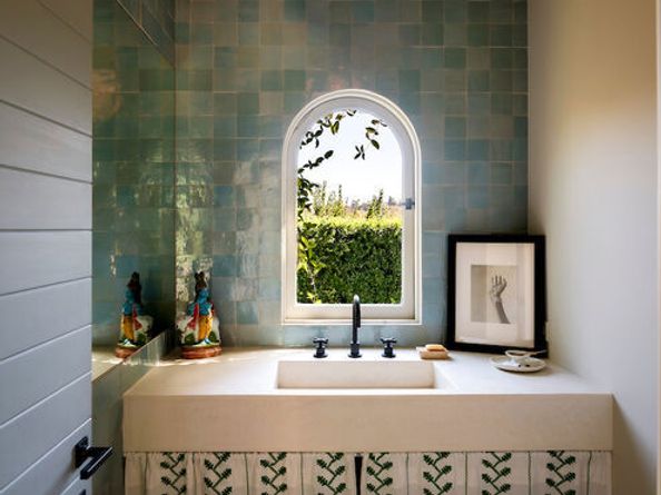 2252 Kenilworth Avenue, Los Angeles CA 90039